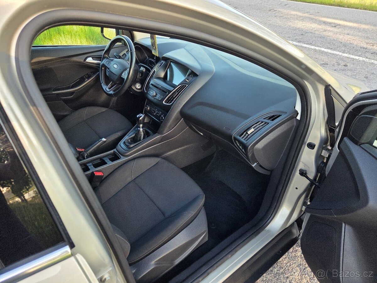 2017 Ford FOCUS - 16