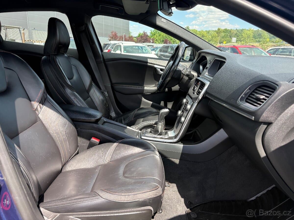 2016 Volvo V40 - 16