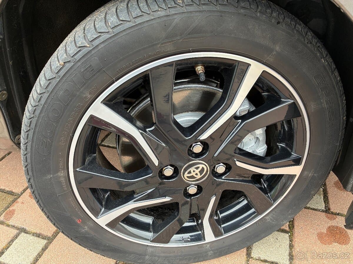 2016 Toyota YARIS - 17