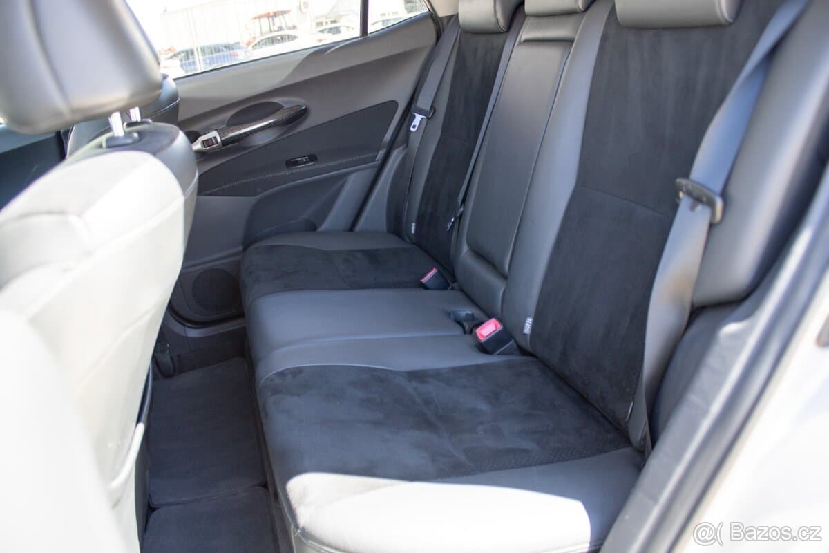 2011 Toyota AURIS - 17