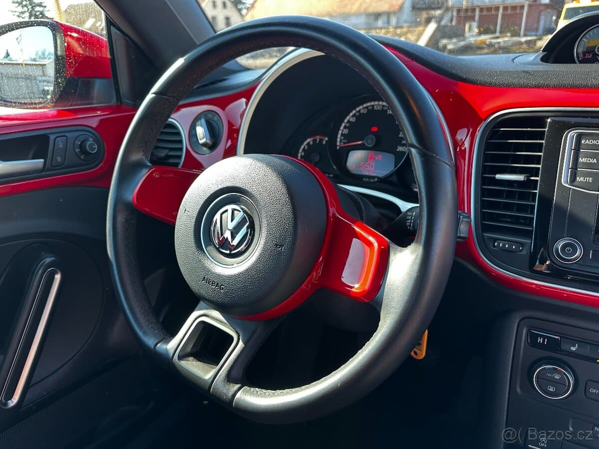 2015 Volkswagen BEETLE - 17