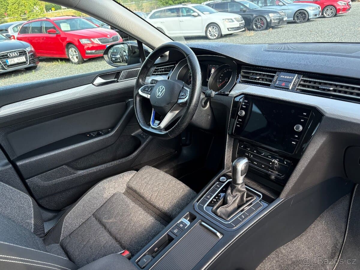 2022 Volkswagen PASSAT - 17