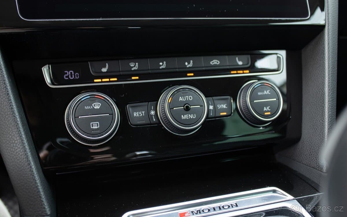 2018 Volkswagen PASSAT - 17