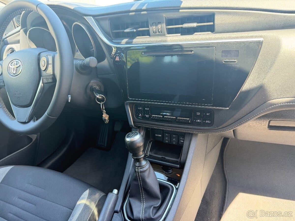 2016 Toyota AURIS - 17