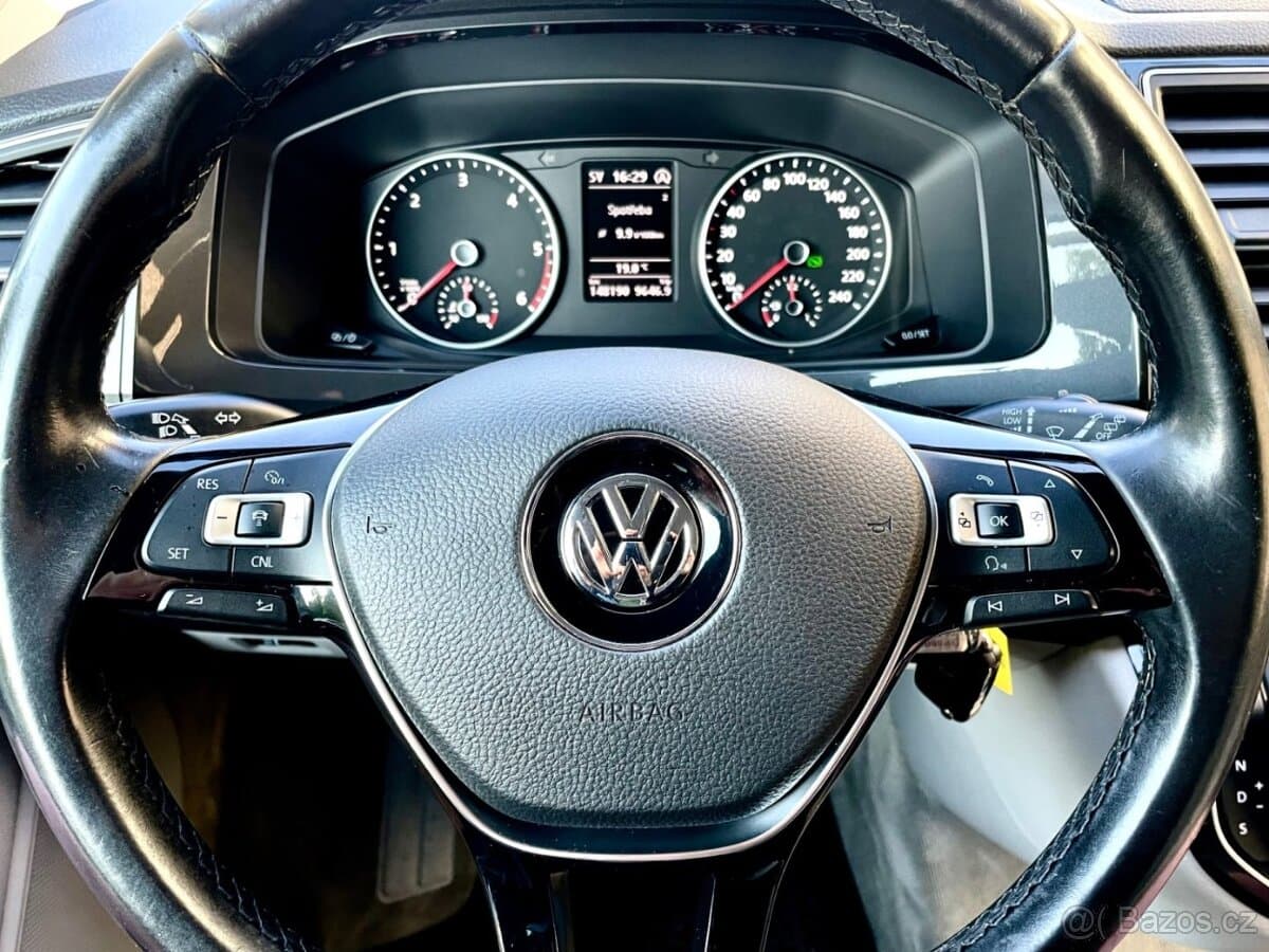 2015 Volkswagen MULTIVAN - 17
