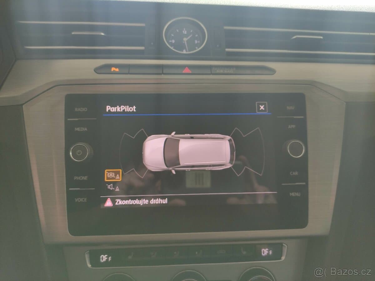 2017 Volkswagen PASSAT - 17