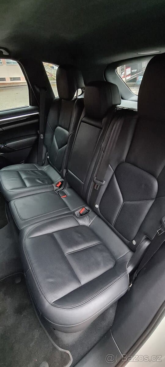 2011 Porsche CAYENNE - 17