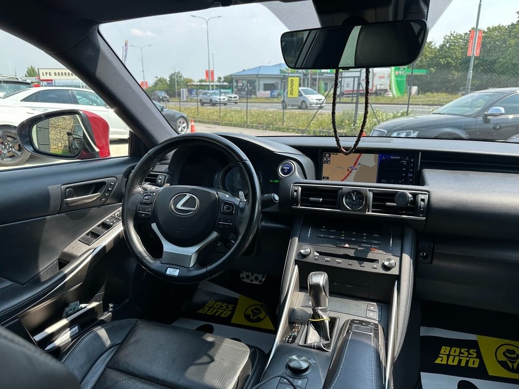 2020 Lexus IS - 17