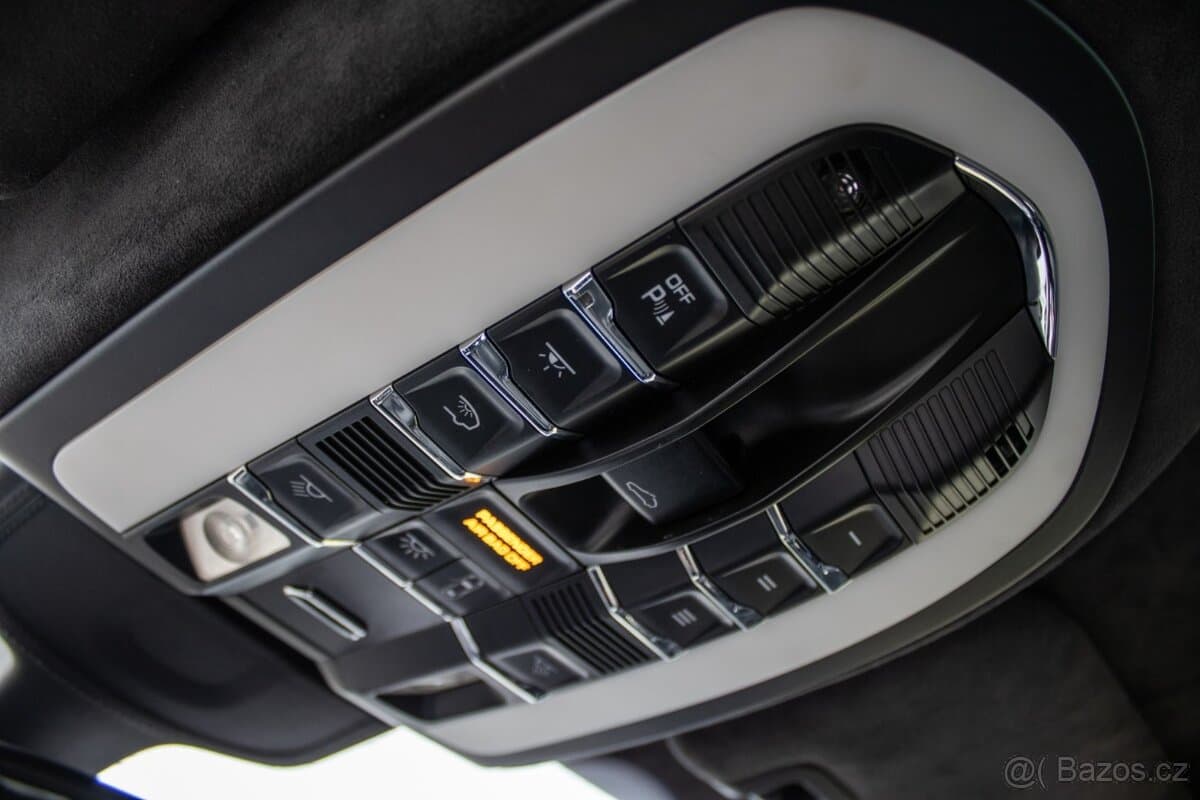 2010 Porsche PANAMERA - 17