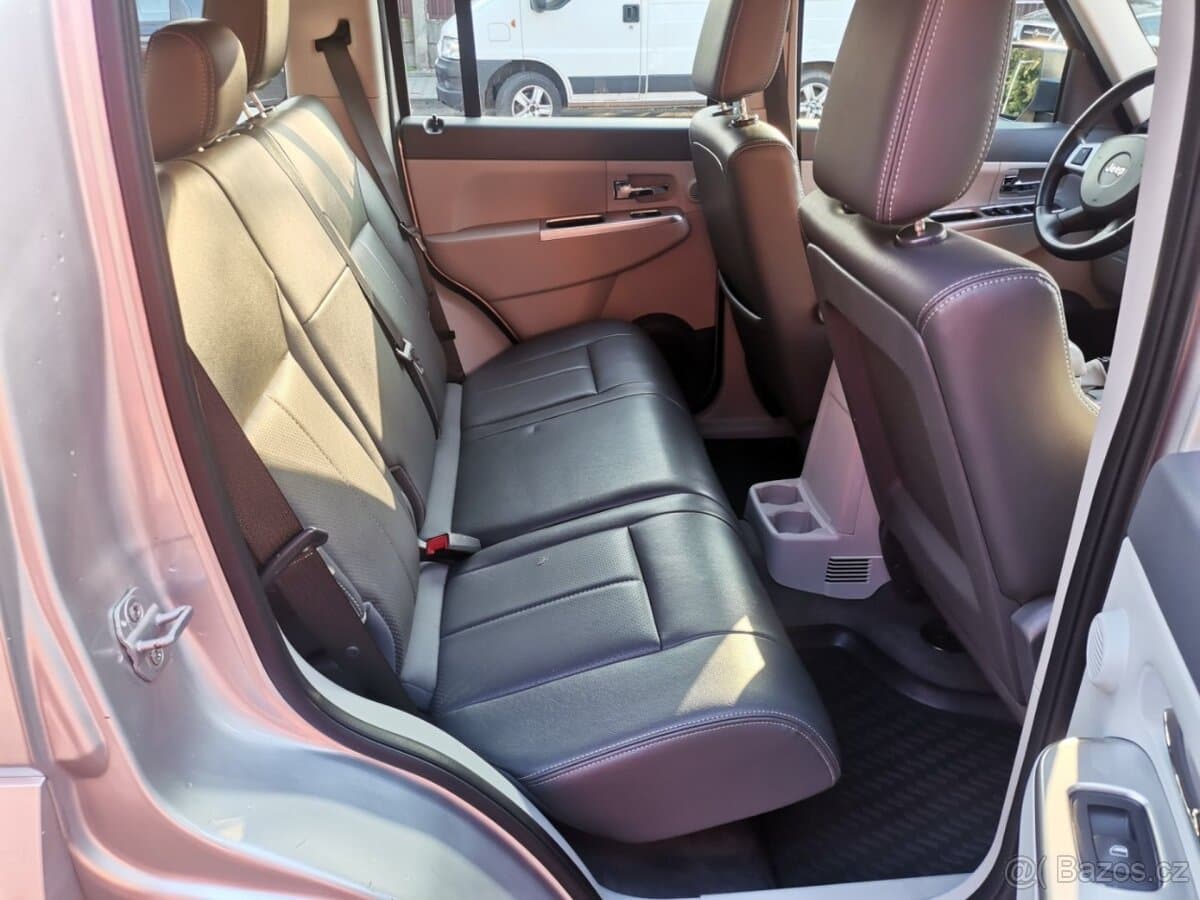 2009 Jeep CHEROKEE - 17