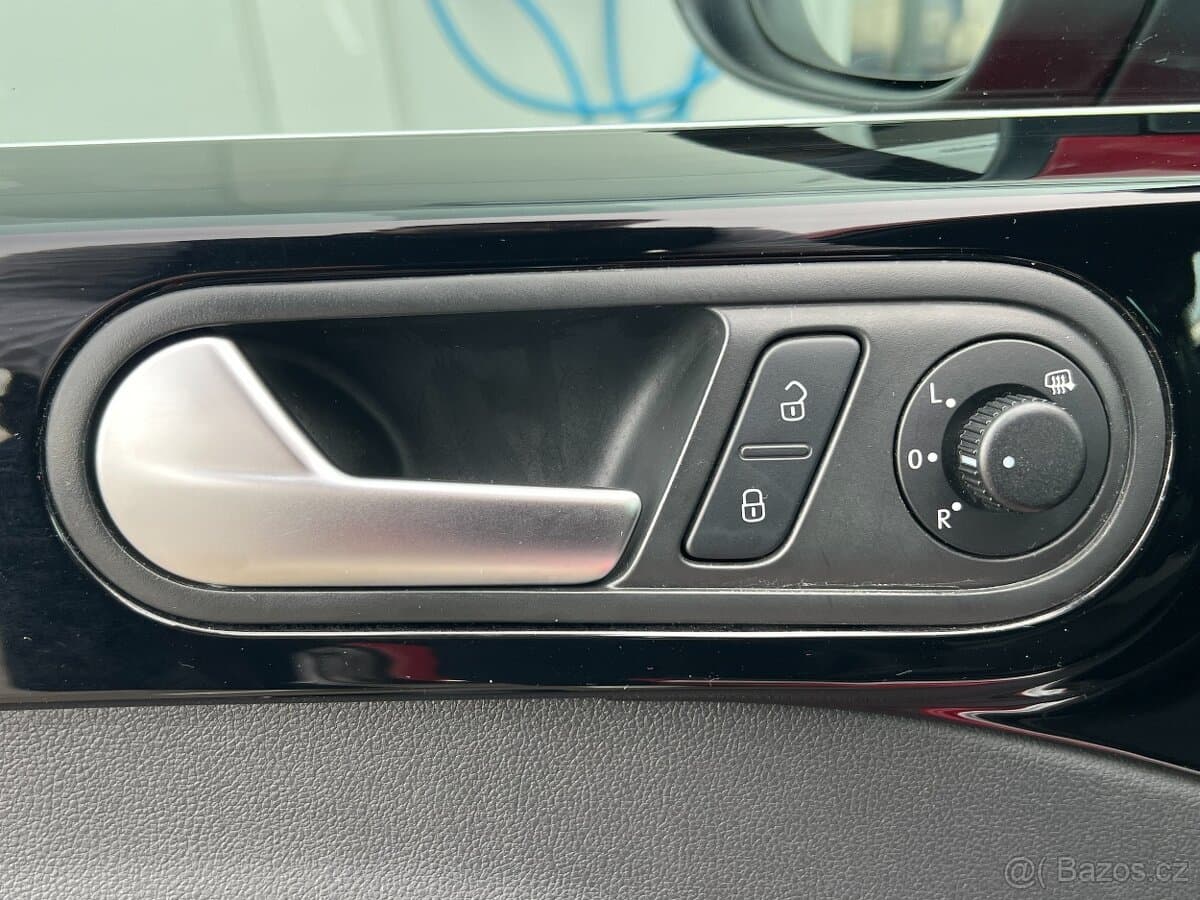 2015 Volkswagen BEETLE - 17