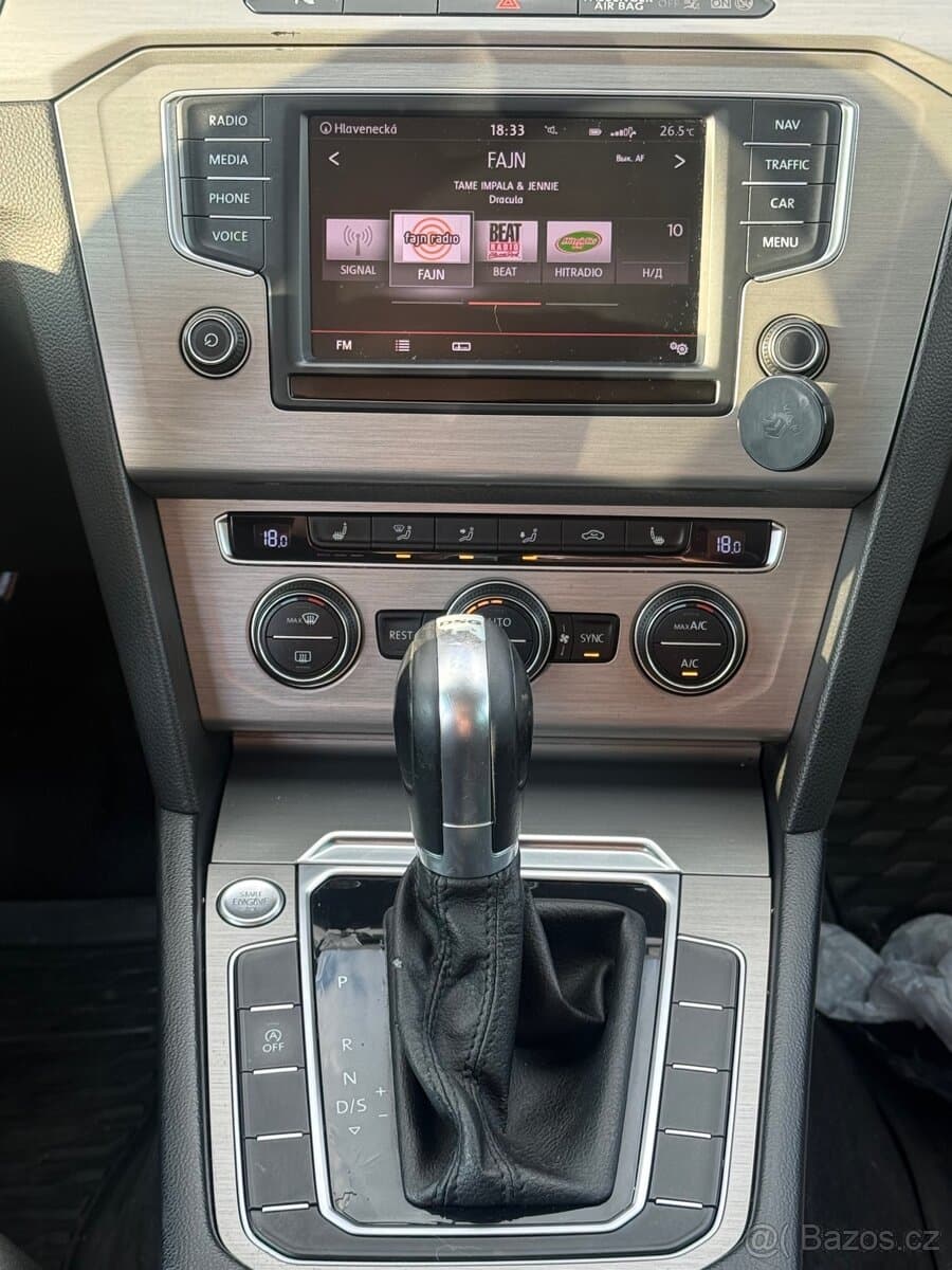 2015 Volkswagen PASSAT - 17
