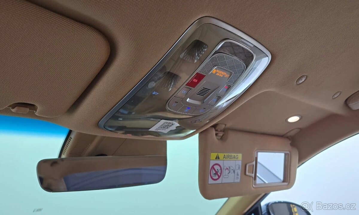 2022 Genesis G90 - 17