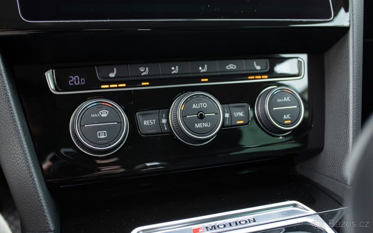 2018 Volkswagen PASSAT - 17