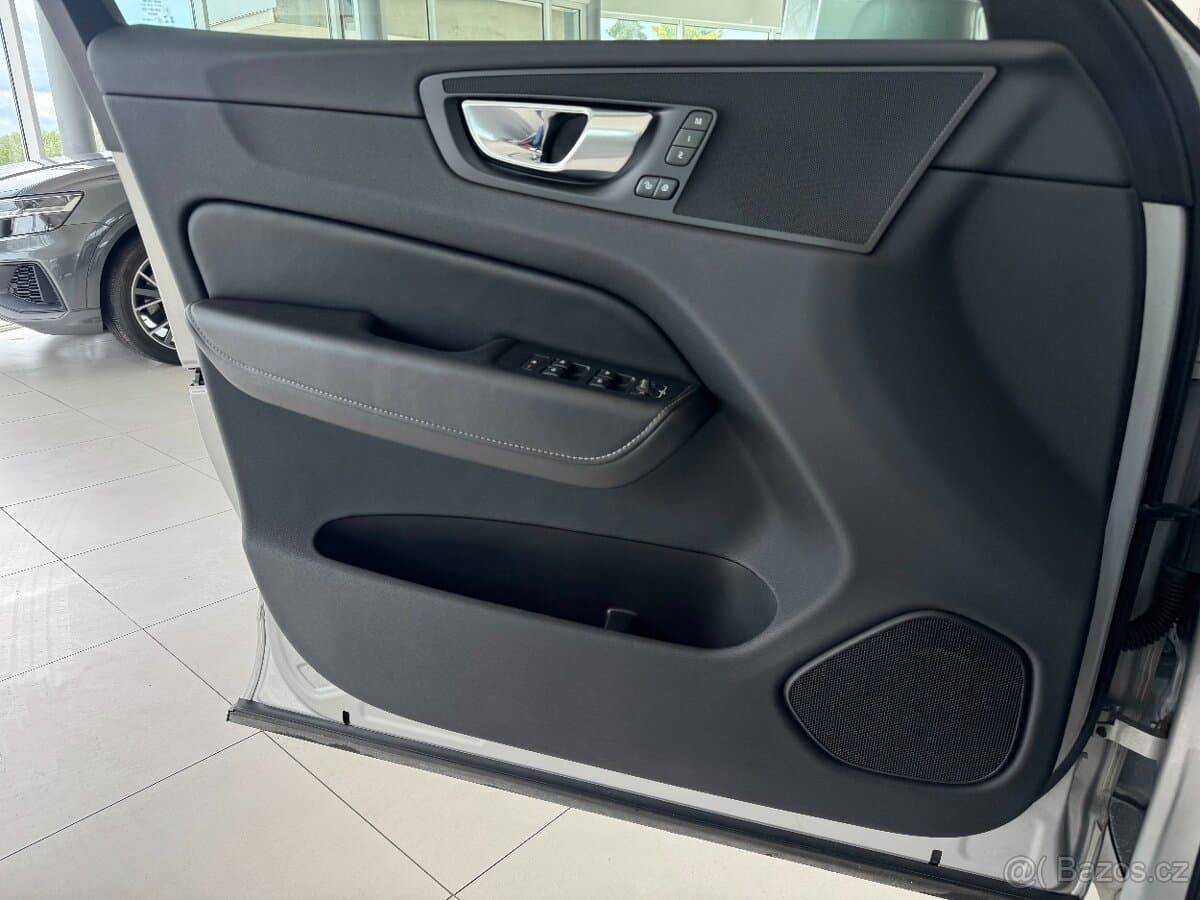 2022 Volvo XC60 - 17