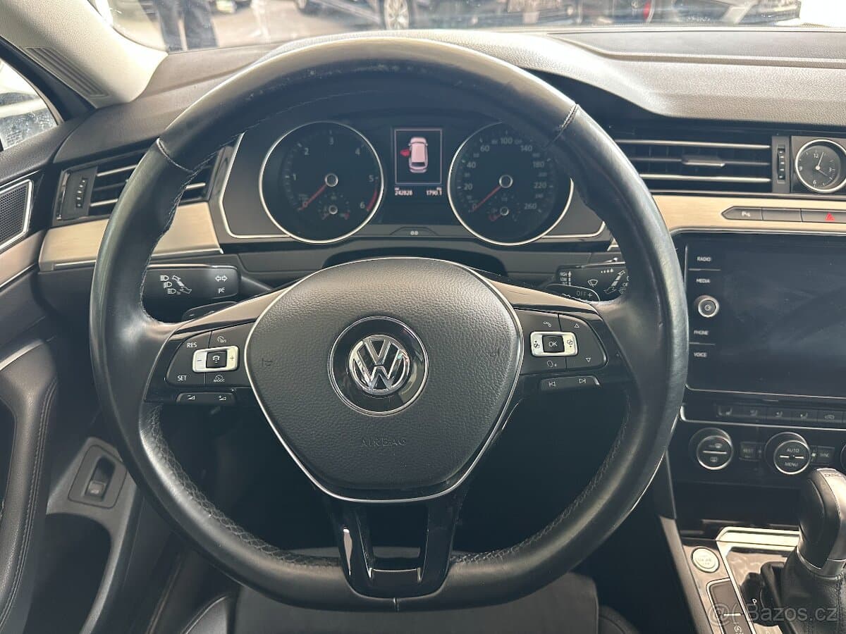 2018 Volkswagen PASSAT - 17