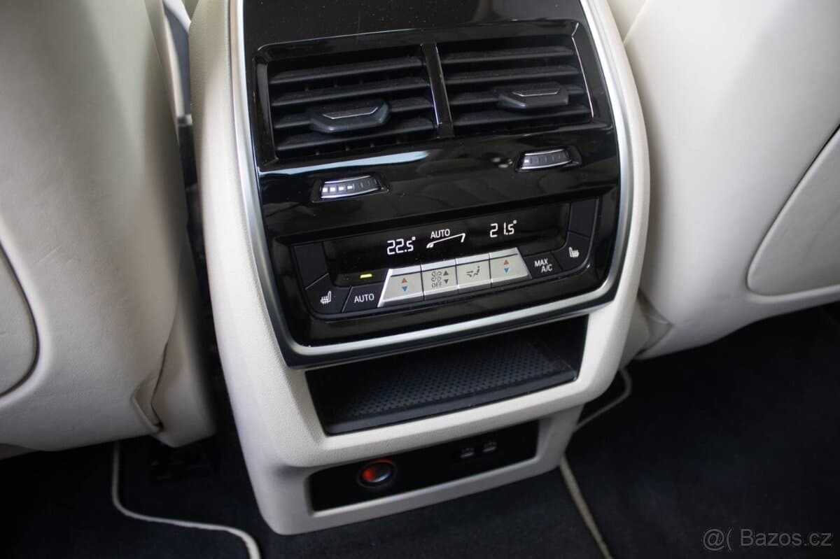 2020 BMW X7 - 17