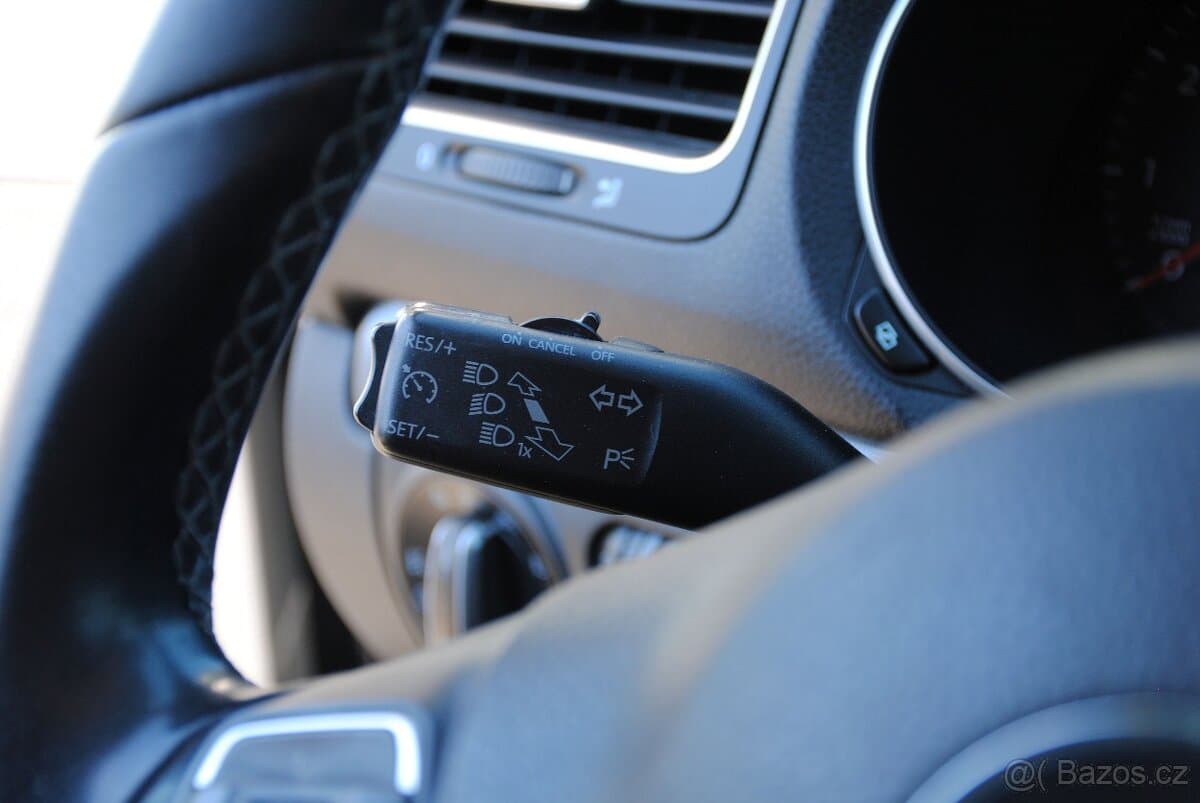 2011 Volkswagen GOLF - 17