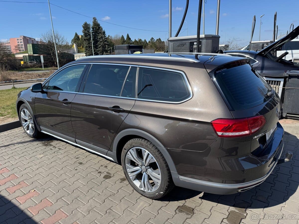 2017 Volkswagen PASSAT - 17