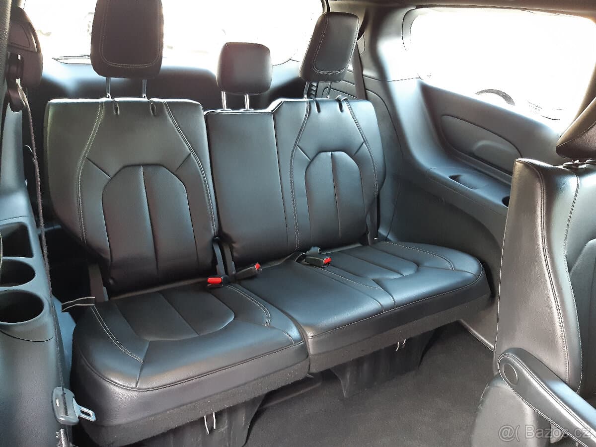 2019 Chrysler PACIFICA - 17