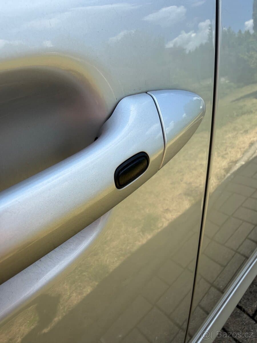 2005 Lexus IS - 17