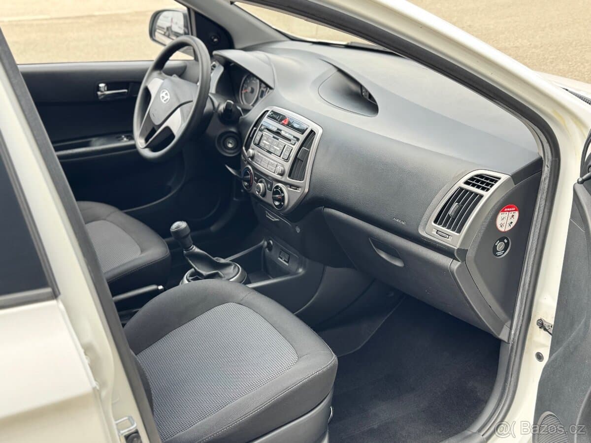 2014 Hyundai i20 - 17