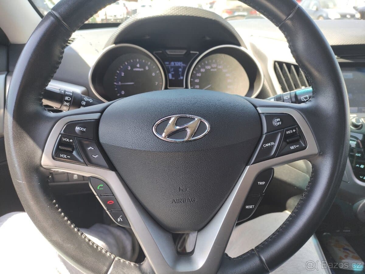 2011 Hyundai VELOSTER - 17