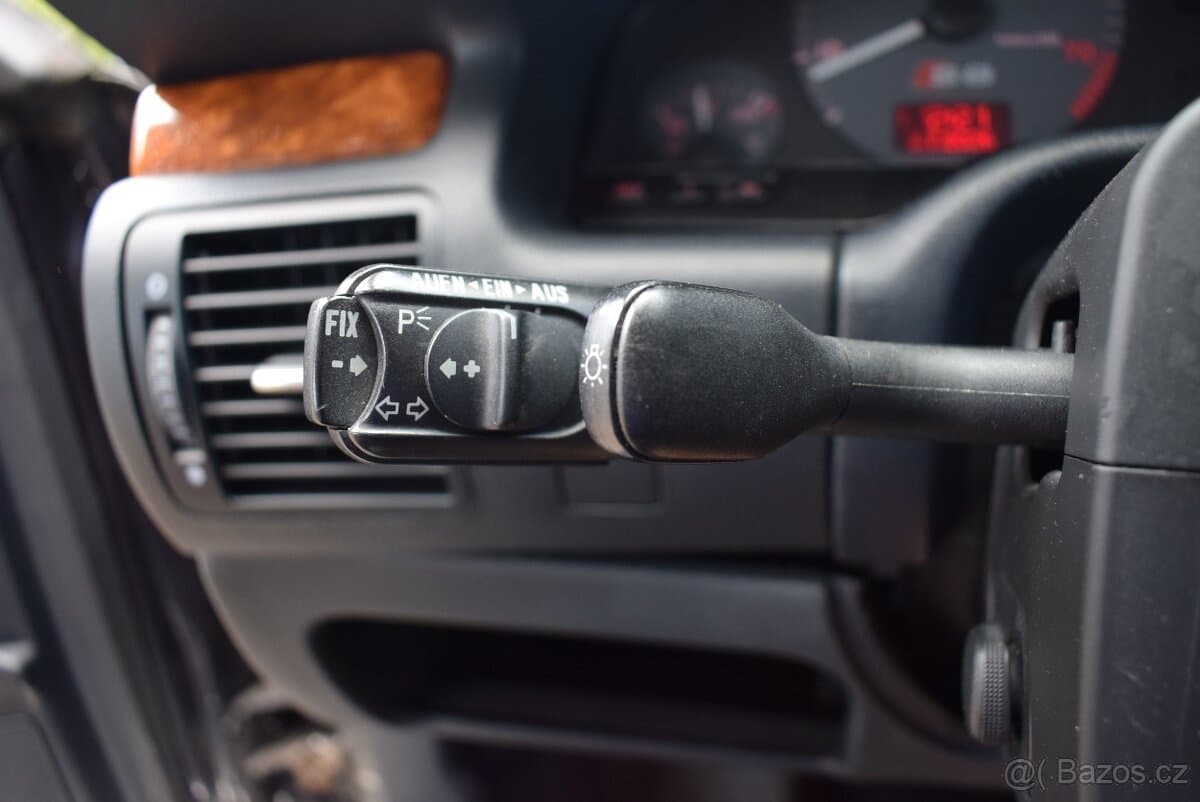 2001 Audi S8 - 17