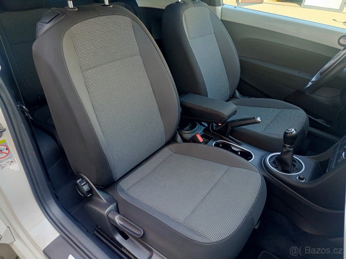 2013 Volkswagen BEETLE - 17
