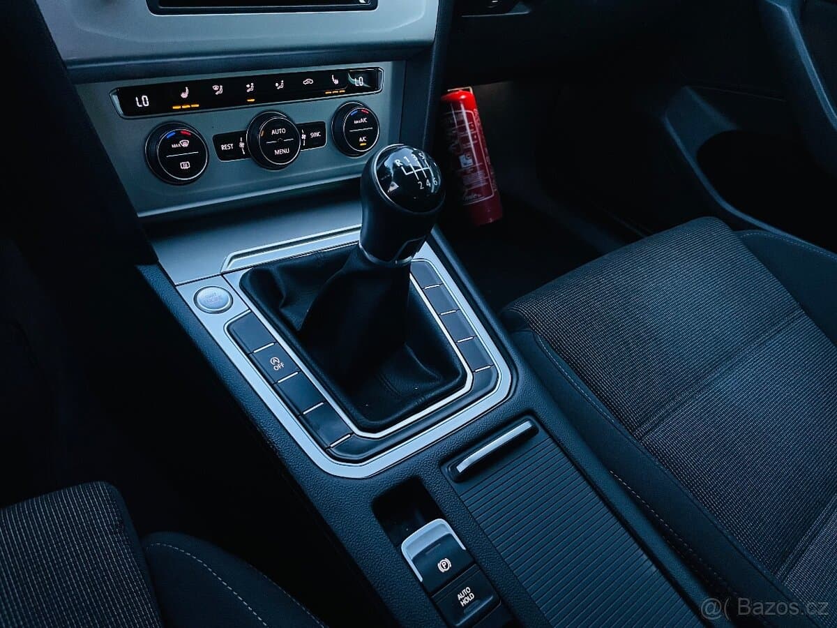 2016 Volkswagen PASSAT - 17