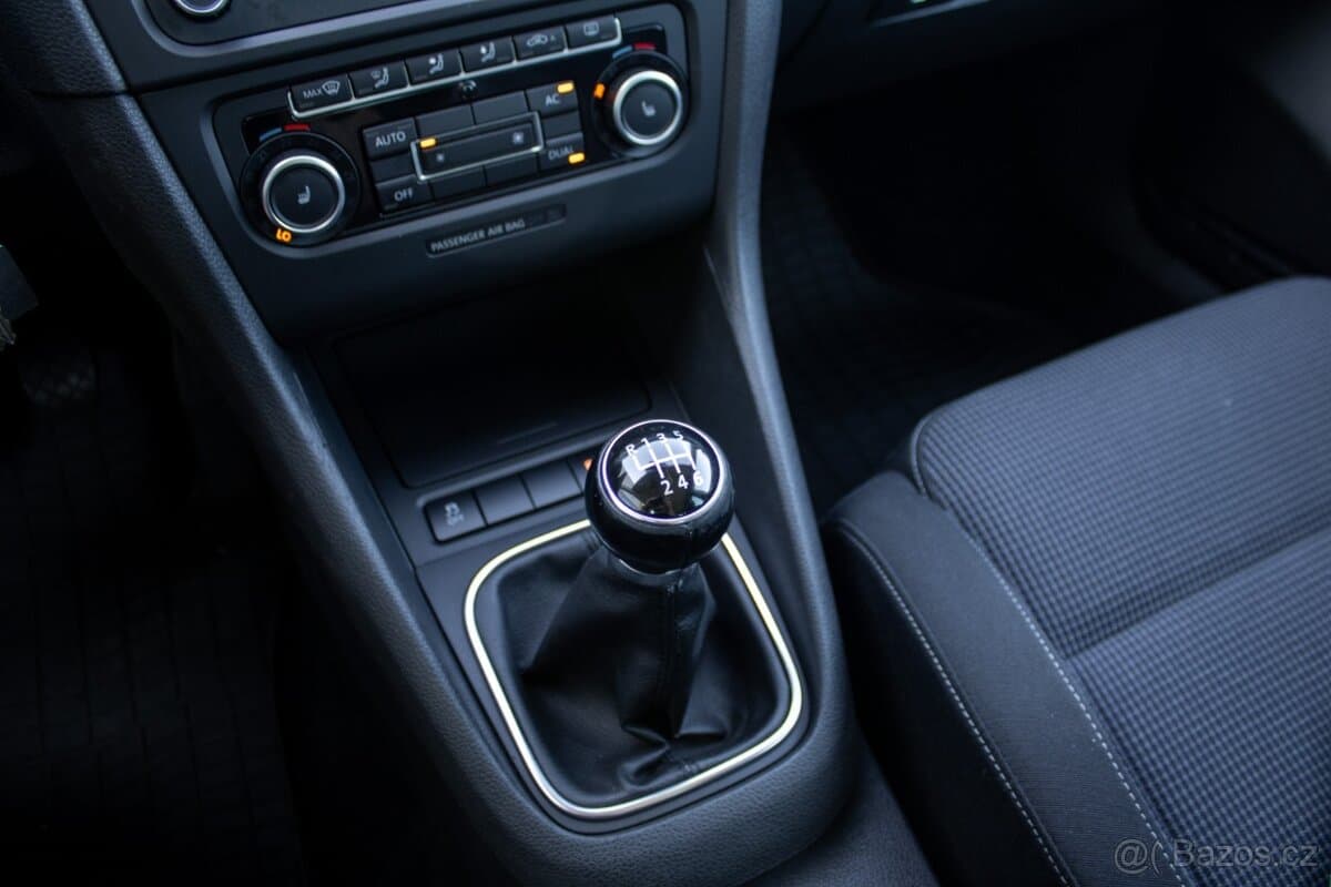 2011 Volkswagen GOLF - 17