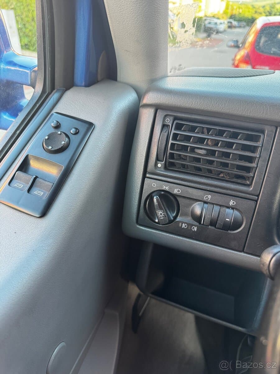 Volkswagen MULTIVAN - 33