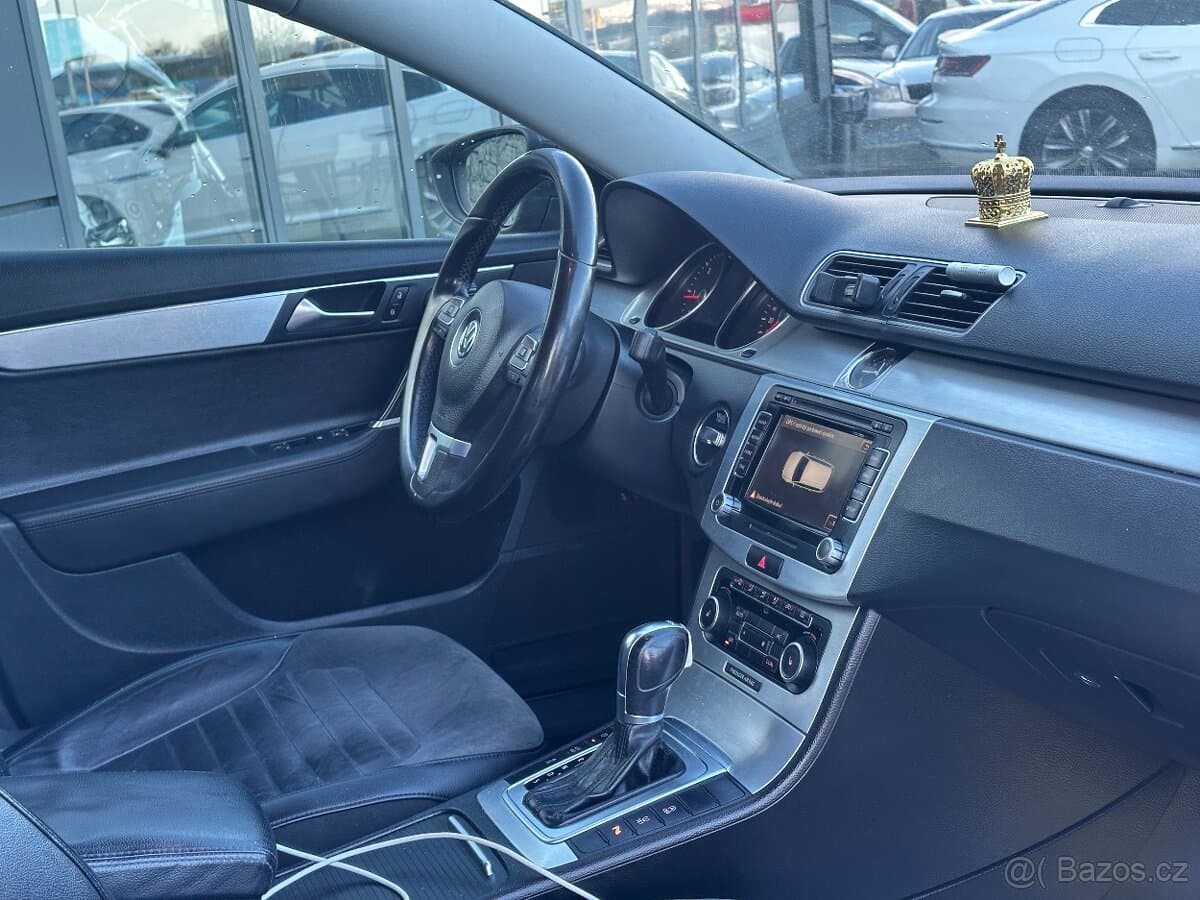 2011 Volkswagen PASSAT - 17