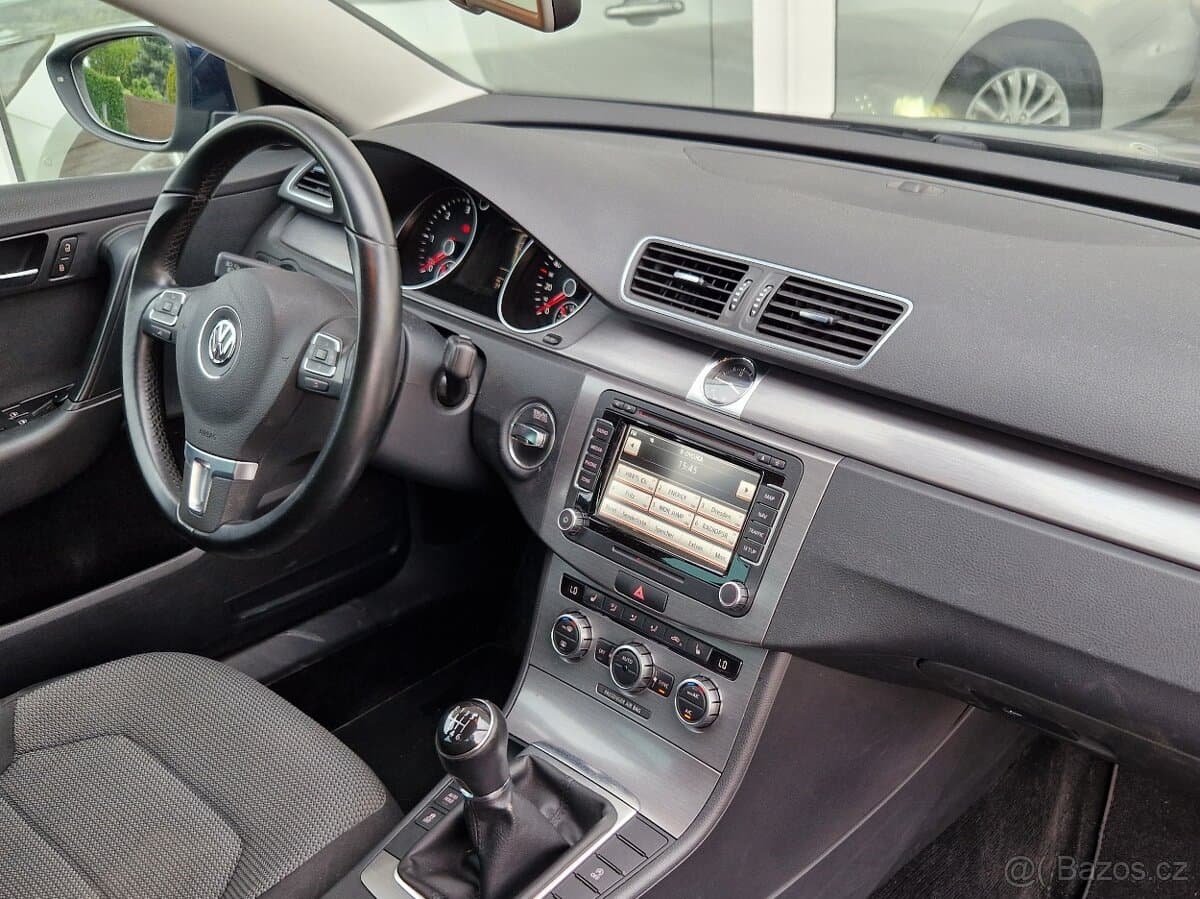 2013 Volkswagen PASSAT - 17