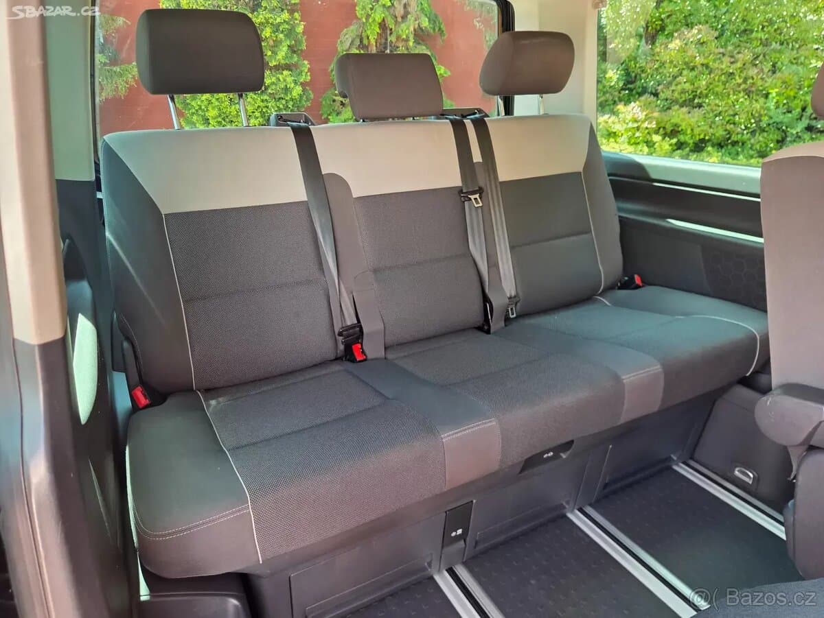 2012 Volkswagen MULTIVAN - 17