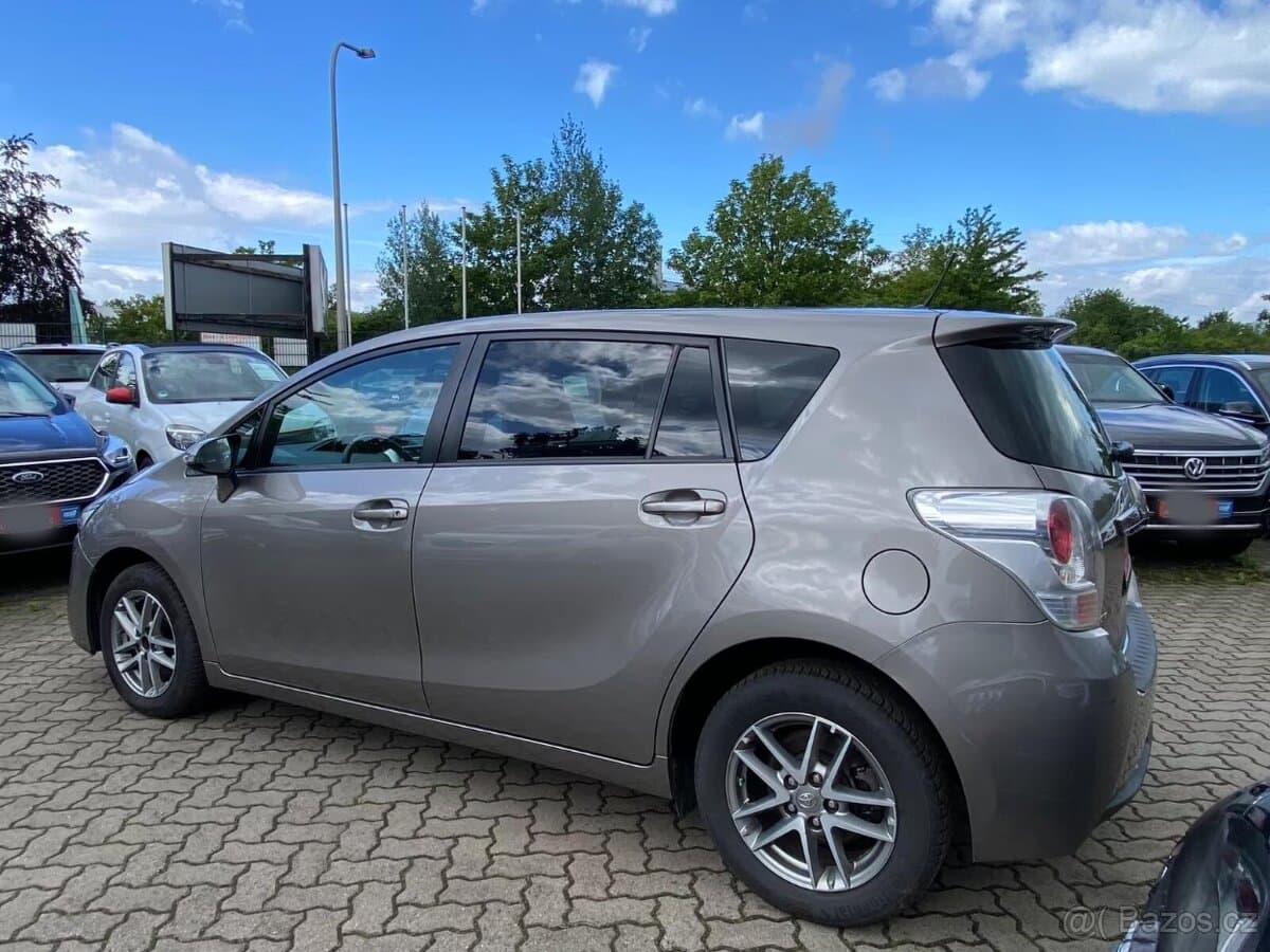2015 Toyota VERSO - 17