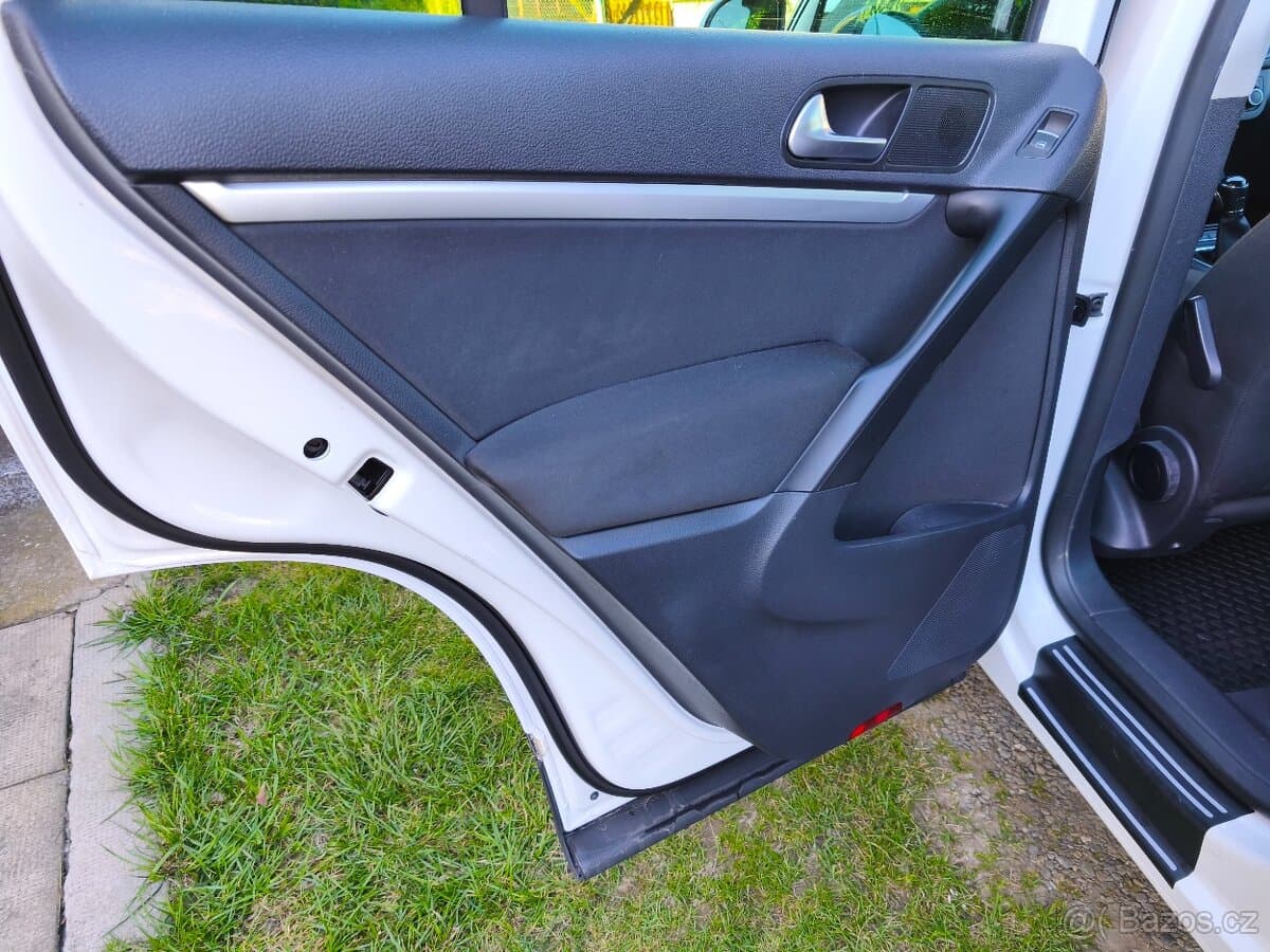 2010 Volkswagen TIGUAN - 17