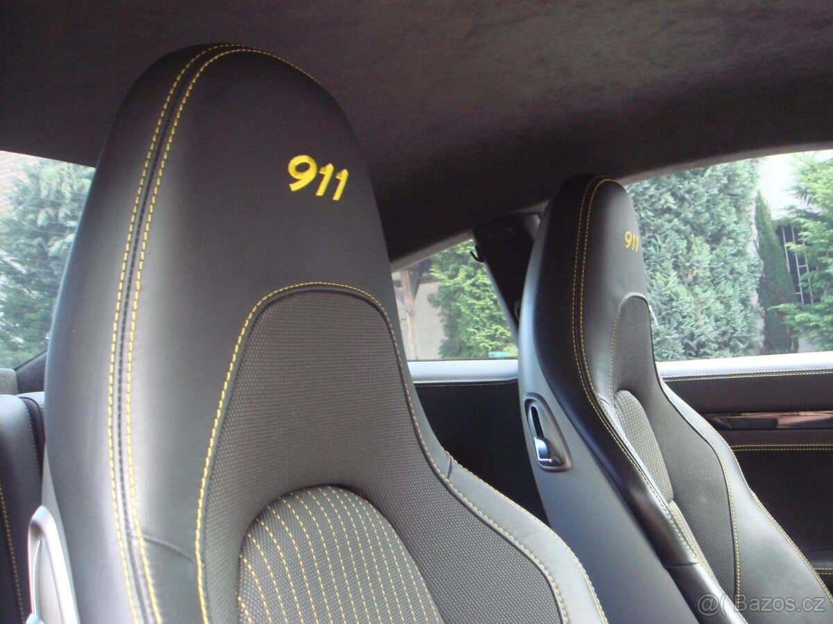 2018 Porsche 911 - 17