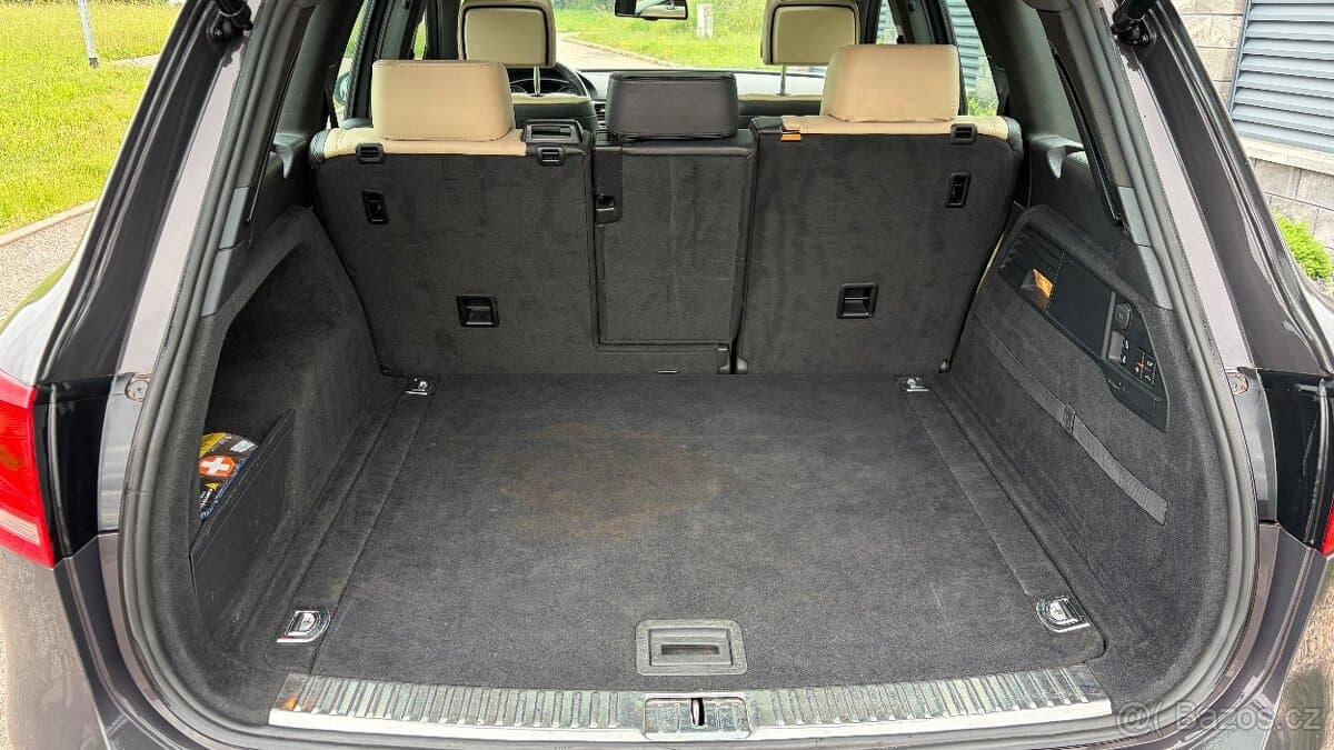 2010 Volkswagen TOUAREG - 17