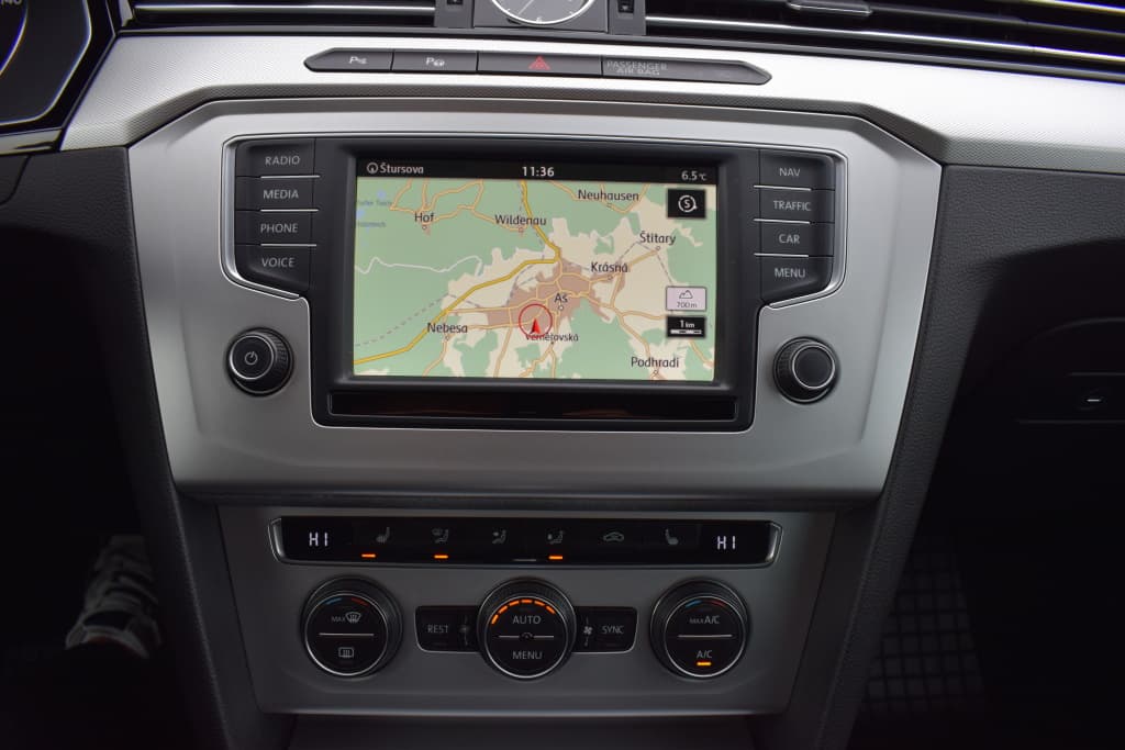 2015 Volkswagen PASSAT - 17