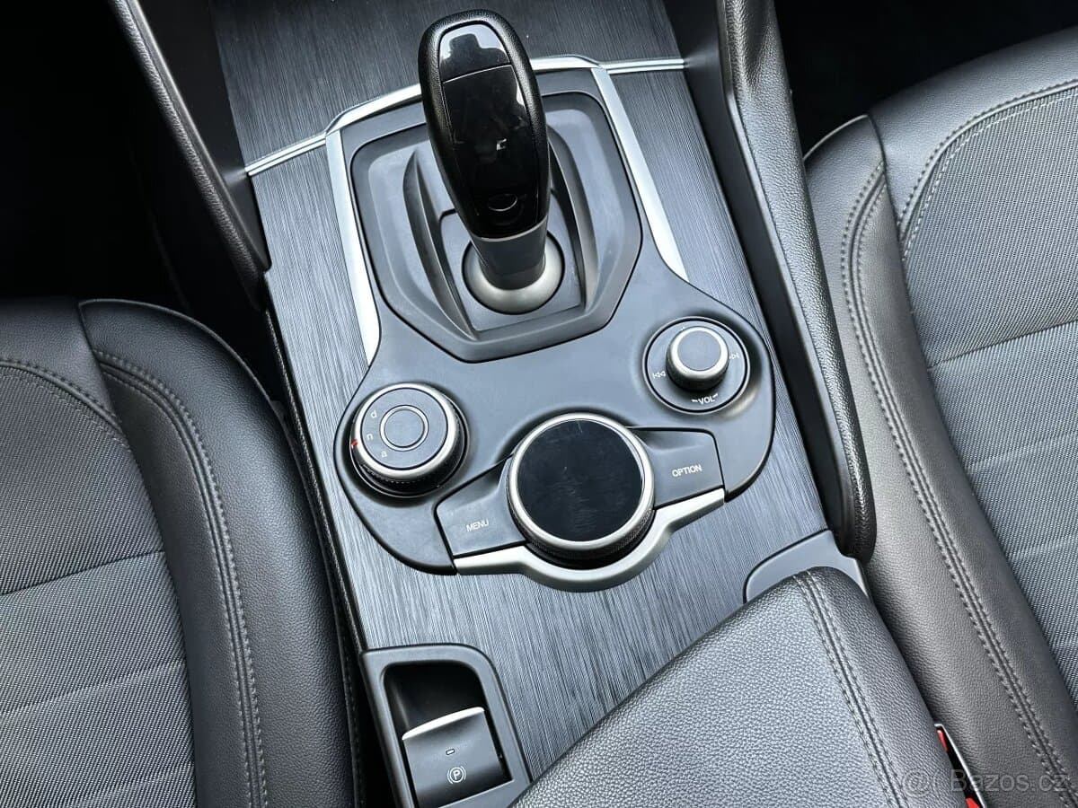 2018 Alfa Romeo GIULIA - 17