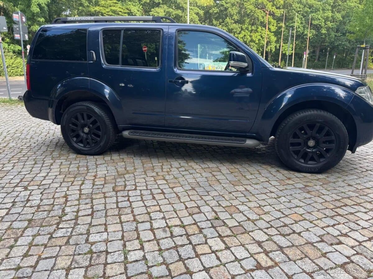 2011 Nissan PATHFINDER - 17