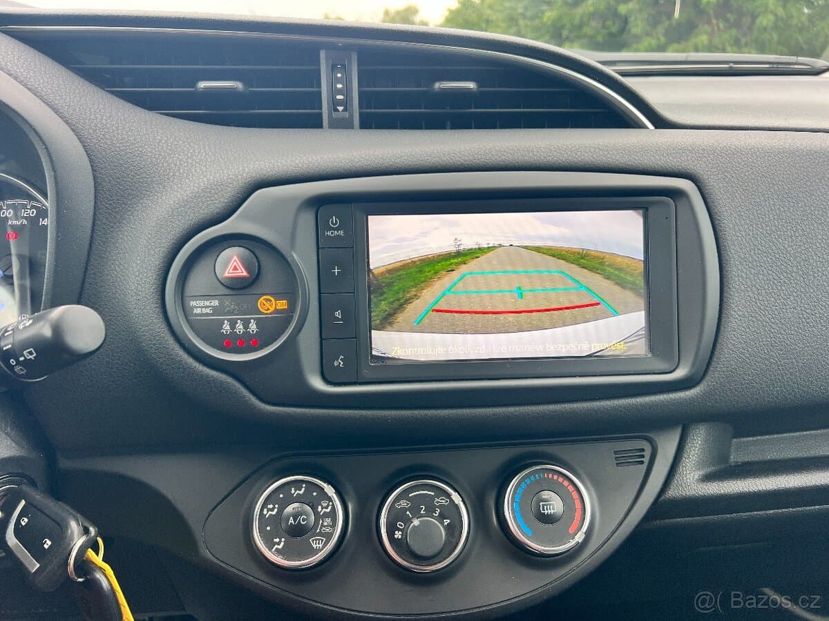 2019 Toyota YARIS - 17