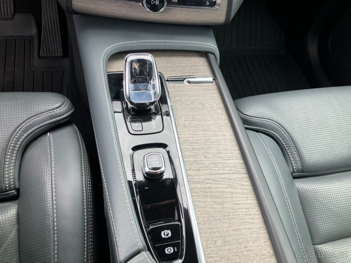 2022 Volvo XC90 - 17