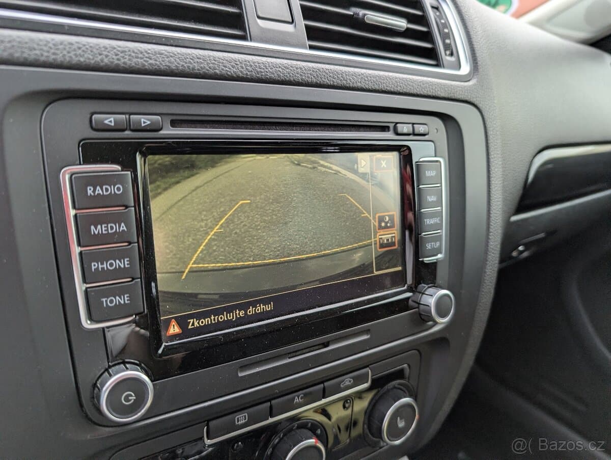 2012 Volkswagen JETTA - 17