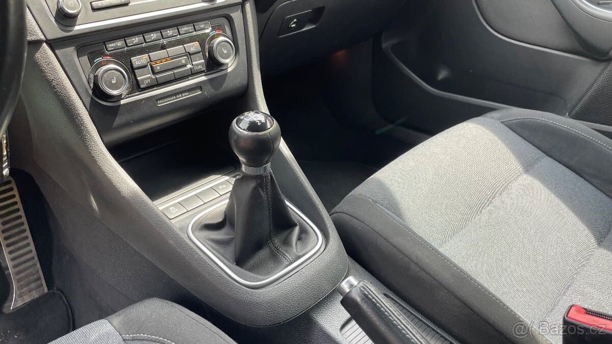 2011 Volkswagen GOLF - 17