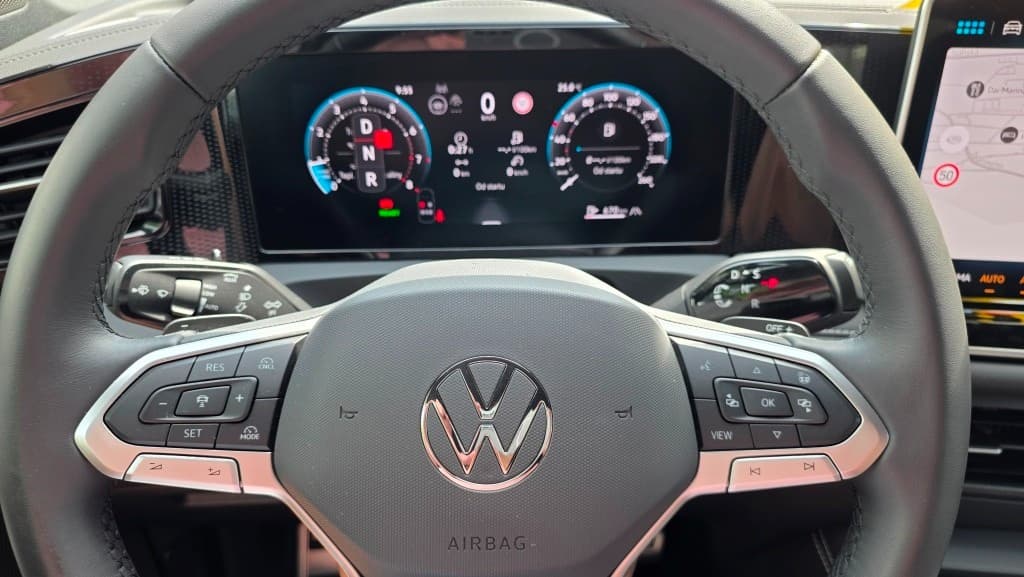 2025 Volkswagen TIGUAN - 17