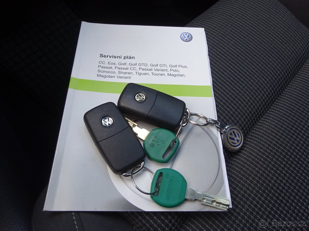 2011 Volkswagen GOLF - 17