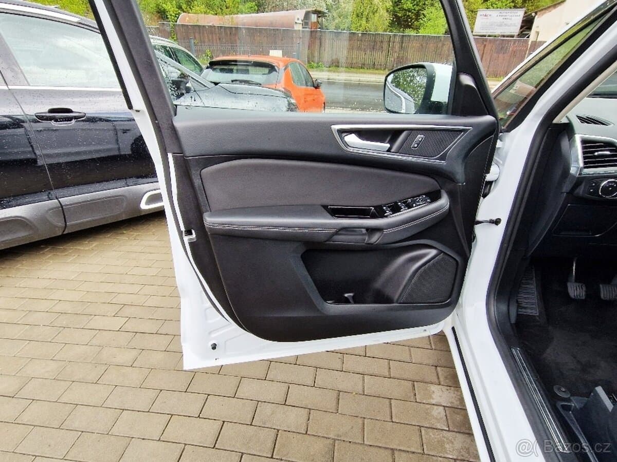 2021 Ford S-MAX - 17