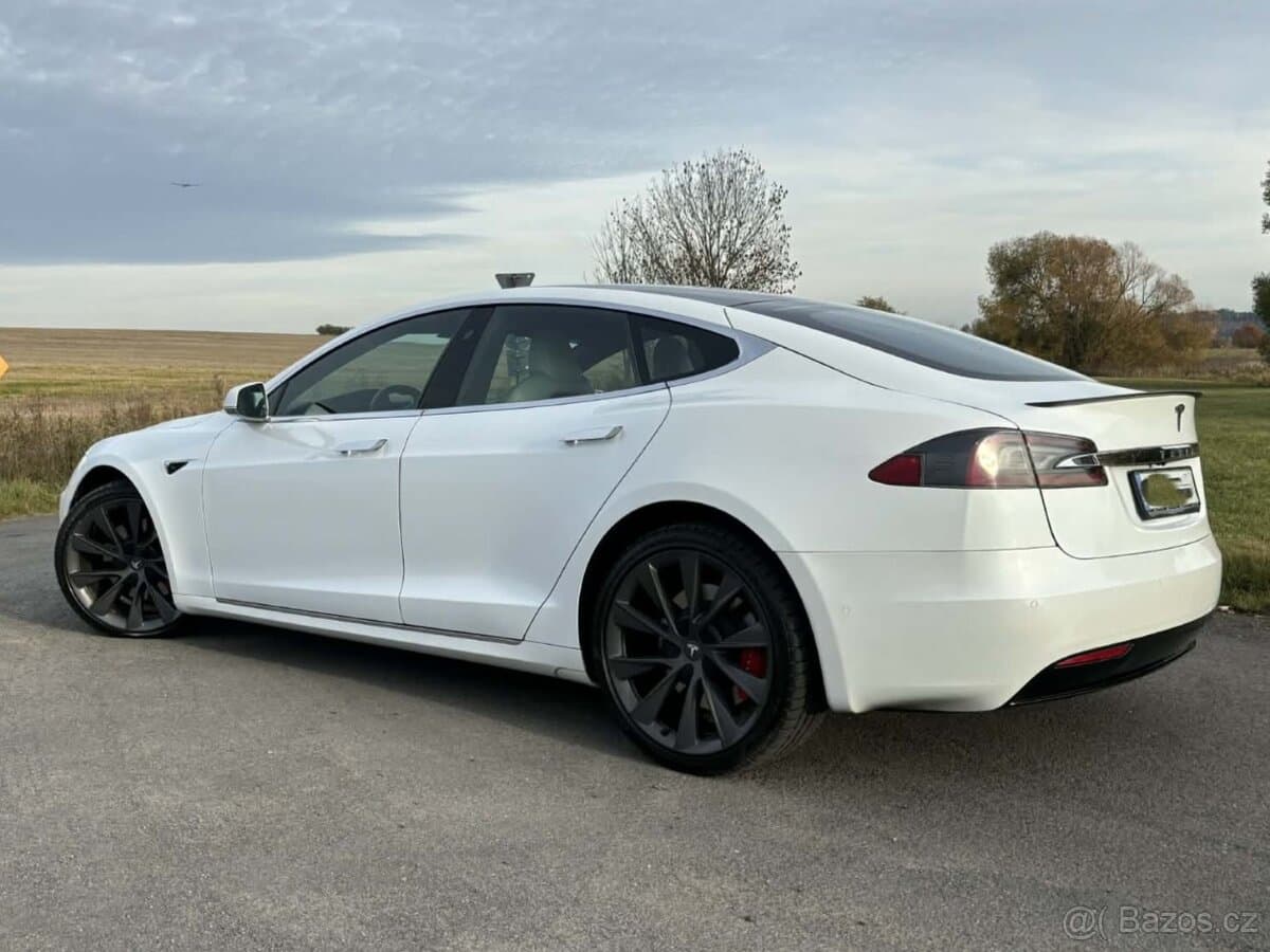 2020 Tesla MODEL S - 17